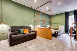 A seating area at Ripetta Natural Suites