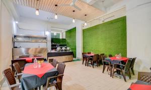 Restaurant o un lloc per menjar a Treebo Trend Kuval Inn