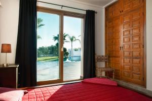 Giường trong phòng chung tại Villa Orlando by Aguilarent +27 ảnh