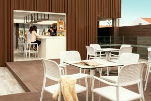 Un restaurante o sitio para comer en Playa Park Zensation