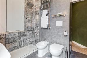 A bathroom at Ripetta Natural Suites