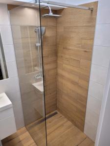 a shower with a glass door in a bathroom at Apartament 5 minut spacerem od plaży in Giżycko