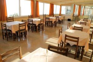En restaurant eller et andet spisested på El Greco hotel by Estia