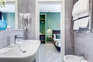 A bathroom at Ripetta Natural Suites