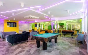 Thermal Hotel Garden tesisinde bir bilardo masası