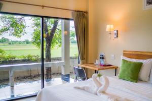 Säng eller sängar i ett rum på Tontan Resort Cha-am