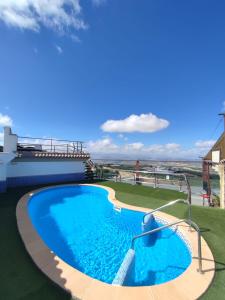 a pool on a cruise ship with the ocean in the background at Hotel Campos de Baeza in Baeza