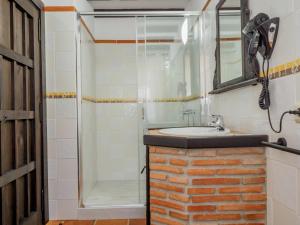 Koupelna v ubytování Tu Villa Rural Lentisco 8 Dormitorios Piscina privada