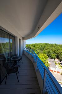 a balcony with a table and chairs and a view at Wyspa Uznam Sun Tower in Świnoujście