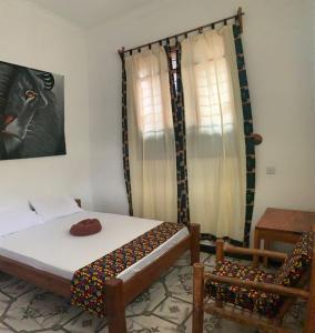 Tempat tidur dalam kamar di SawaSawa Lodge Paje