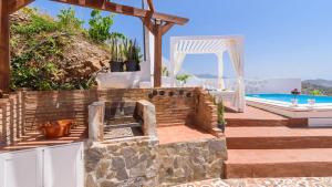 Bazén v ubytování Villa Javier de Torrox by Ruralidays nebo v jeho okolí