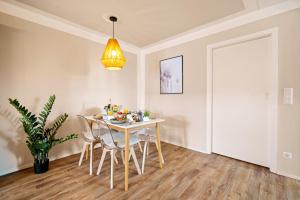 a dining room with a table and chairs at Ferien-Apartment Riedperle mit Privatstrandzugang in Friedrichshafen