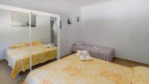 Łóżko lub łóżka w pokoju w obiekcie Villa Isabel Malaga - Churriana by Ruralidays
