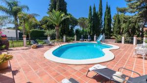 Basen w obiekcie Villa Isabel Malaga - Churriana by Ruralidays lub w pobliżu