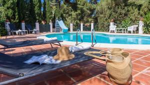 Basen w obiekcie Villa Isabel Malaga - Churriana by Ruralidays lub w pobliżu