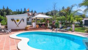 Basen w obiekcie Villa Isabel Malaga - Churriana by Ruralidays lub w pobliżu