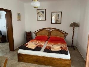 מיטה או מיטות בחדר ב-Penzion Parkán