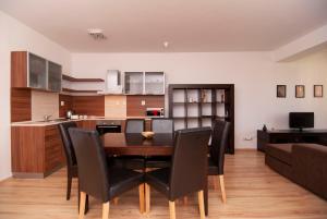 Kuchyňa alebo kuchynka v ubytovaní Apartmany Sileas