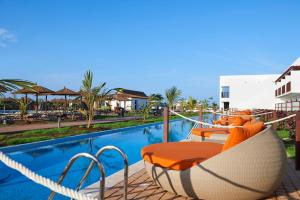 Bazén v ubytování Melia Llana Beach Resort & Spa - Adults Only - All Inclusive nebo v jeho okolí