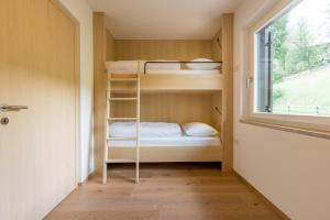 a small room with bunk beds and a window at Lisis Loggia in Nova Ponente
