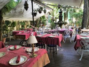 Reštaurácia alebo iné gastronomické zariadenie v ubytovaní Sitges Royal Rooms