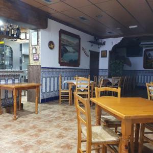 Hostal Los Amigos tesisinde bir restoran veya yemek mekanı