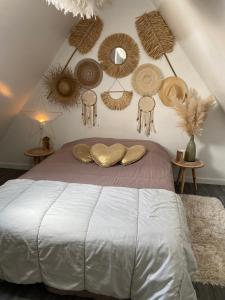 a bedroom with a bed and some baskets on the wall at gite l'etoile de mer in Eu