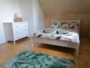 Posteľ alebo postele v izbe v ubytovaní Zagroda nad Hańczą