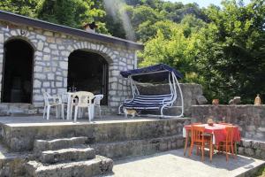 Imagen de la galería de Rent House Orahovo, en Virpazar 77 fotos más