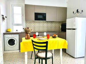 Kjøkken eller kjøkkenkrok på Petit Appartement dans une maison