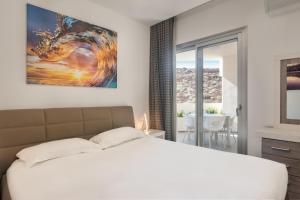 Postel nebo postele na pokoji v ubytování Tinerfe 1-1 DELUXE 2B + 8 fotografií