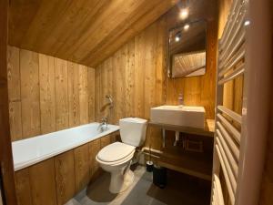 Galeriebild der Unterkunft Chalet familial 14 pers. avec jacuzzi et parking à La Tania - FR-1-513-72 in La Tania
