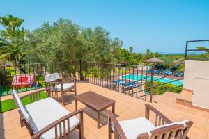 The swimming pool at or close to Ca Na Pepa