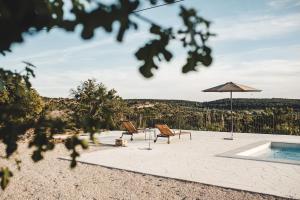 Bazén v ubytovaní Villa Terra Meera alebo v jeho blízkosti
