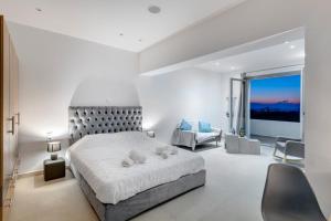 Gallery image of Chrysonisos Suites with Sunset & Seaviews near Kini in Ano Syros