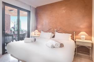 Ένα ή περισσότερα κρεβάτια σε δωμάτιο στο Adjona 1-4 SEA VIEW 2B +7 φωτογραφίες