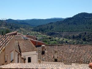 a view of roofs of houses with mountains in the background at Casa Camille.Villares Elche de la Sierra in Elche de la Sierra