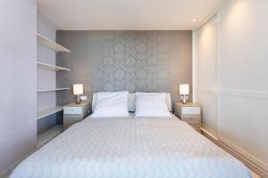 Posteľ alebo postele v izbe v ubytovaní Prime Homes Playa Jardín Studio