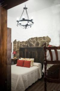 a bedroom with a bed and a chandelier at Llano San Ignacio in El Bosque