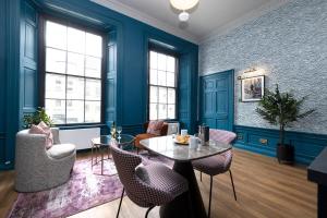 Gallery image of 30 Castle Street Deluxe Apartments in Edinburgh