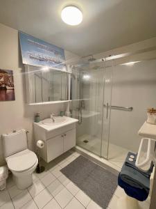 Ванная комната в Grand T2 Plein centre historique avec ascenseur