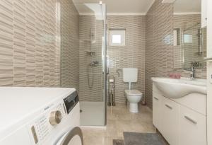 Kúpeľňa v ubytovaní Poolincluded - Holiday Home Maslina