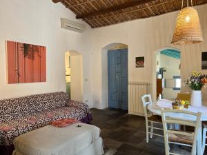 a living room with a couch and a table at IL CORVO DI PIETRA in Scicli