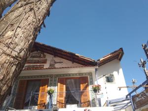 O edifício em que a casa de hóspedes se localiza