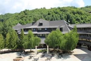 an aerial view of a building with a courtyard and trees at Hotel Junior in Kopaonik