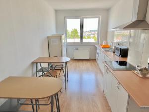 Kuchyň nebo kuchyňský kout v ubytování Hostel DV Morski - z prywatnymi łazienkami