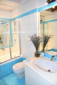 A bathroom at Dimora Noemi Még 3 kép