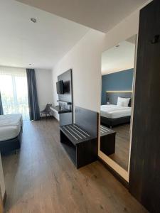 Postel nebo postele na pokoji v ubytování AiREA Hotel