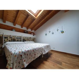 Łóżko lub łóżka w pokoju w obiekcie BILOÑA - LA COLINA