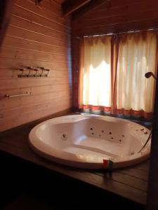 Fotografie z fotogalerie ubytování Pine Tree Cabin v destinaci Ramot